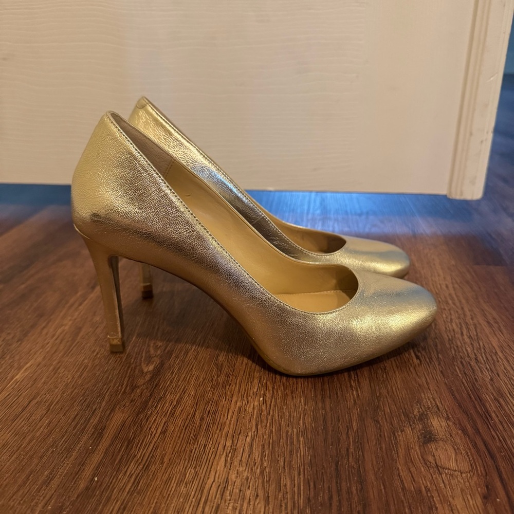 Michael kors gold leather heels 6.5
